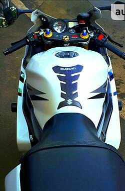 Спортбайк Suzuki GSX-R 1100 2005 в 