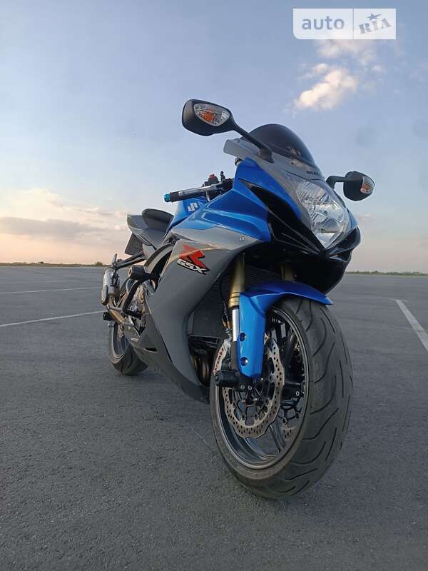 Спортбайк Suzuki GSX-R 600 2012 в 