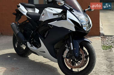 Спортбайк Suzuki GSX-R 600 2023 в 