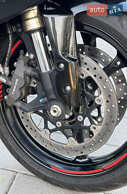 Мотоцикл Багатоцільовий (All-round) Suzuki GSX-R 600 2007 в 