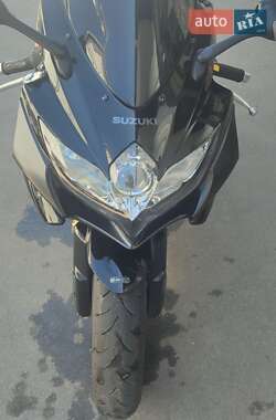 Спортбайк Suzuki GSX-R 600 2010 в 