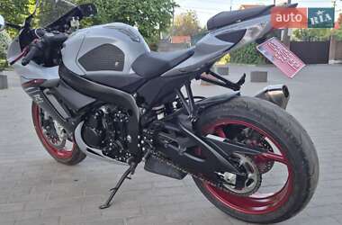 Спортбайк Suzuki GSX-R 600 2023 в 