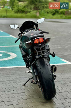 Спортбайк Suzuki GSX-R 600 2006 в 