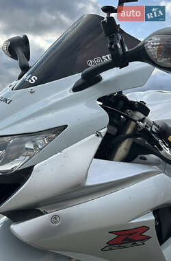 Спортбайк Suzuki GSX-R 600 2006 в 
