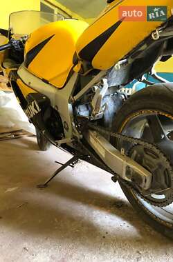 Спортбайк Suzuki GSX-R 600 2001 в 