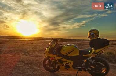 Спортбайк Suzuki GSX-R 600 2004 в 