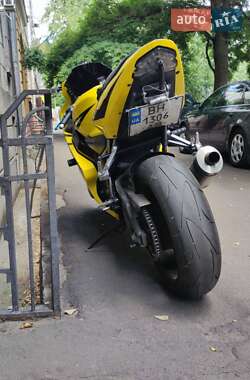 Спортбайк Suzuki GSX-R 600 2004 в 