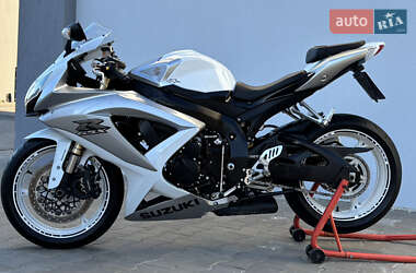Спортбайк Suzuki GSX-R 600 2008 в 