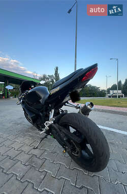 Спортбайк Suzuki GSX-R 600 2005 в 