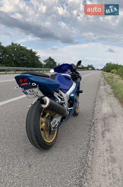 Спортбайк Suzuki GSX-R 600 2003 в 