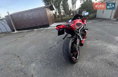 Спортбайк Suzuki GSX-R 600 2012 в 