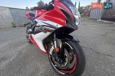 Спортбайк Suzuki GSX-R 600 2012 в 