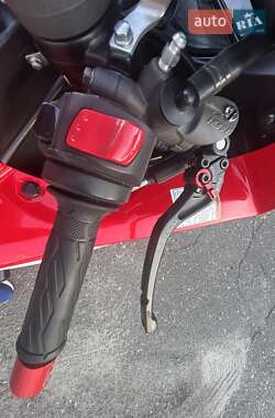 Спортбайк Suzuki GSX-R 600 2012 в 