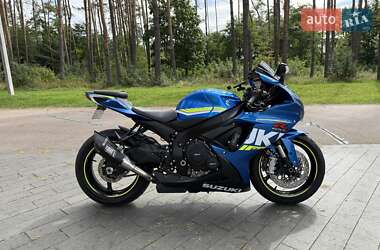 Спортбайк Suzuki GSX-R 600 2016 в 