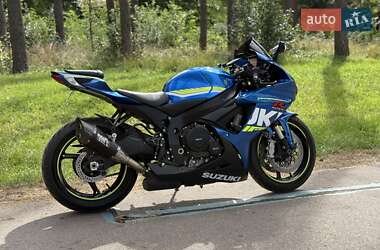 Спортбайк Suzuki GSX-R 600 2016 в 