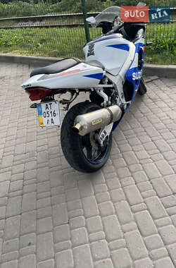 Спортбайк Suzuki GSX-R 600 2002 в 