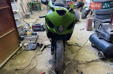 Спортбайк Suzuki GSX-R 600 2004 в 