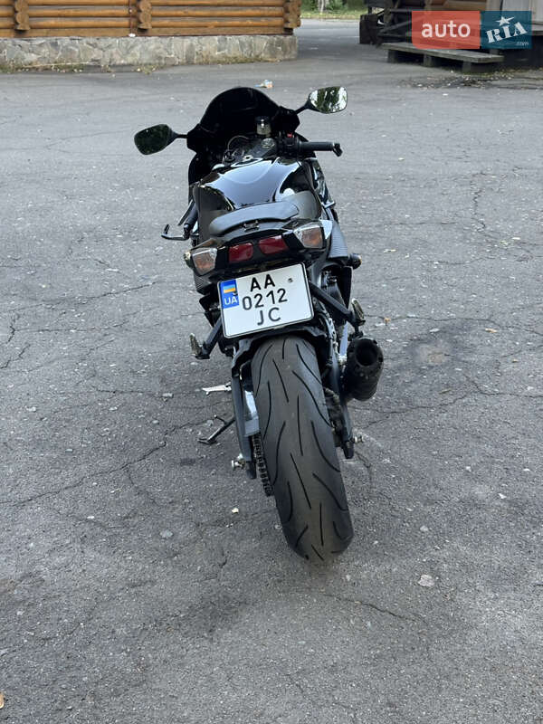 Спортбайк Suzuki GSX-R 600 2010 в Киеве фото 5 Спортбайк Suzuki GSX-R 600 2010 в Киеве