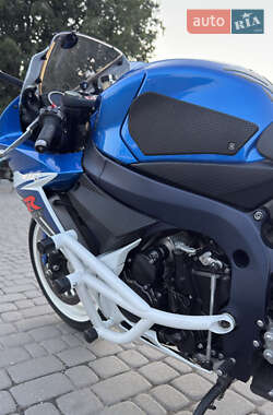 Спортбайк Suzuki GSX-R 600 2011 в 