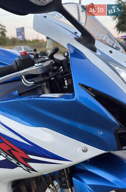 Спортбайк Suzuki GSX-R 600 2011 в 