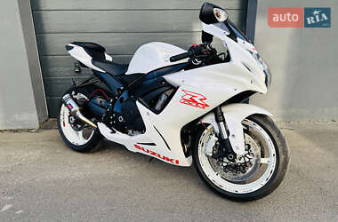 Спортбайк Suzuki GSX-R 600 2019 в 