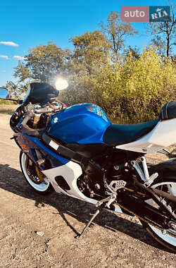 Спортбайк Suzuki GSX-R 600 2004 в 