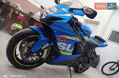 Спортбайк Suzuki GSX-R 600 2017 в 