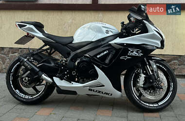 Спортбайк Suzuki GSX-R 600 2023 в 