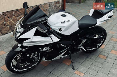 Спортбайк Suzuki GSX-R 600 2023 в 