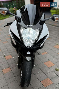 Спортбайк Suzuki GSX-R 600 2023 в 