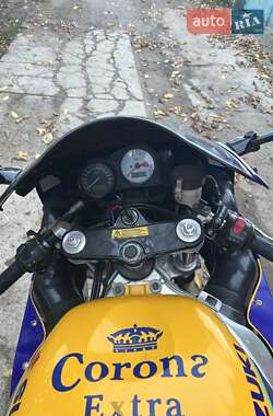 Спортбайк Suzuki GSX-R 600 2000 в 