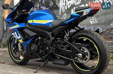Спортбайк Suzuki GSX-R 600 2016 в  фото 6 Спортбайк Suzuki GSX-R 600 2016 в