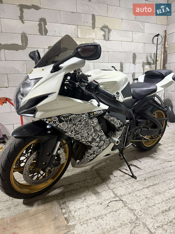 Спортбайк Suzuki GSX-R 600 2012 в Шепетовке