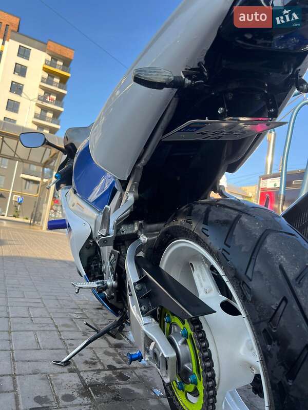 Спортбайк Suzuki GSX-R 750 2000 в 