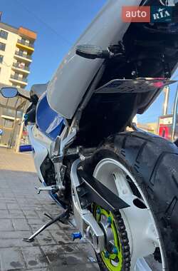 Спортбайк Suzuki GSX-R 750 2000 в 