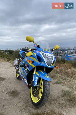 Спортбайк Suzuki GSX-R 750 2004 в 