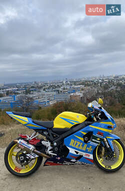 Спортбайк Suzuki GSX-R 750 2004 в 