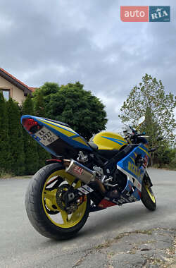 Спортбайк Suzuki GSX-R 750 2004 в 