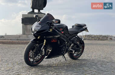 Спортбайк Suzuki GSX-R 750 2011 в 