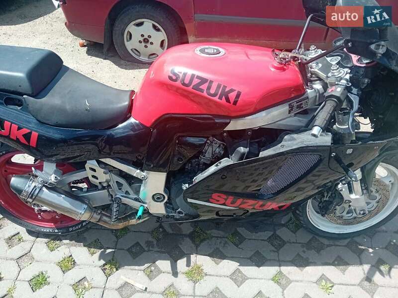 Спортбайк Suzuki GSX-R 750 1999 в Макарові