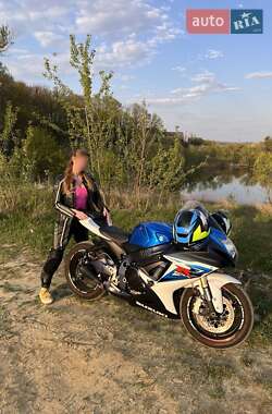 Спортбайк Suzuki GSX-R 750 2011 в 