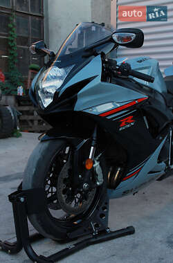 Спортбайк Suzuki GSX-R 750 2025 в 