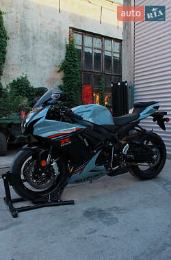 Спортбайк Suzuki GSX-R 750 2025 в 