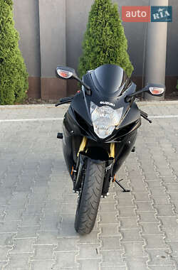 Спортбайк Suzuki GSX-R 750 2024 в 