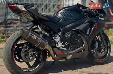 Спортбайк Suzuki GSX-R 750 2013 в 