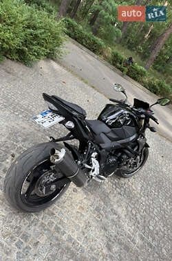 Мотоцикл Без обтекателей (Naked bike) Suzuki GSX-R 750 2015 в 
