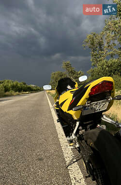 Спортбайк Suzuki GSX-R 750 2005 в 