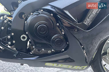 Спортбайк Suzuki GSX-R 750 2019 в 