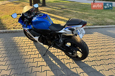 Спортбайк Suzuki GSX-R 750 2024 в 