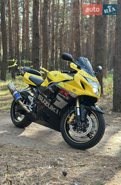 Спортбайк Suzuki GSX-R 750 2004 в 